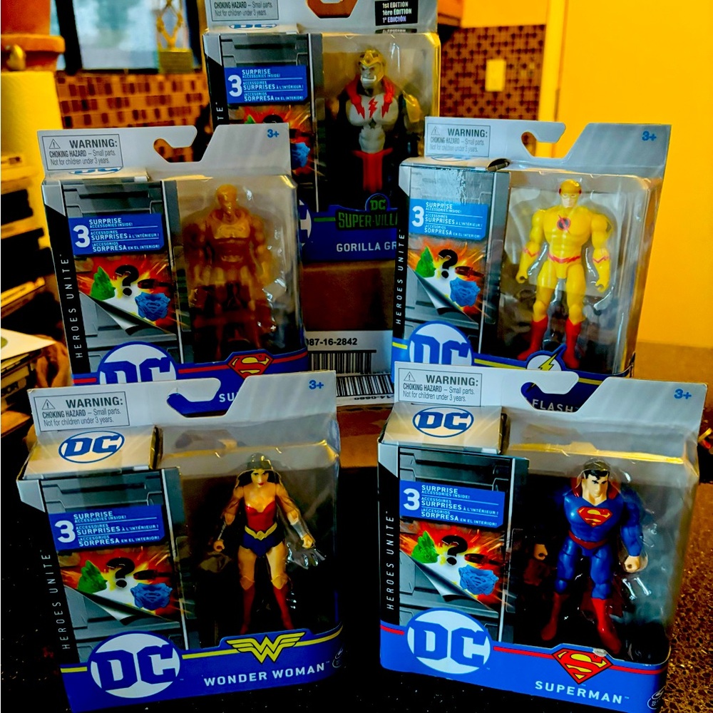 >SALE<New -Bundle -Spinmaster DC Heroes Unite Inc; Limited Edition Superman